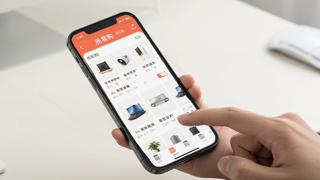 һ��չʾ���׹�App���ֻ����������е�ͼƬ���������ֻ���Ļ��ʾ���׹�����Ʒ�б�ҳ�������������Ա�����ָ����ʾ�⡣�����Ǹɾ���ǳɫ���棬����࣬�����������޶���Ԫ��