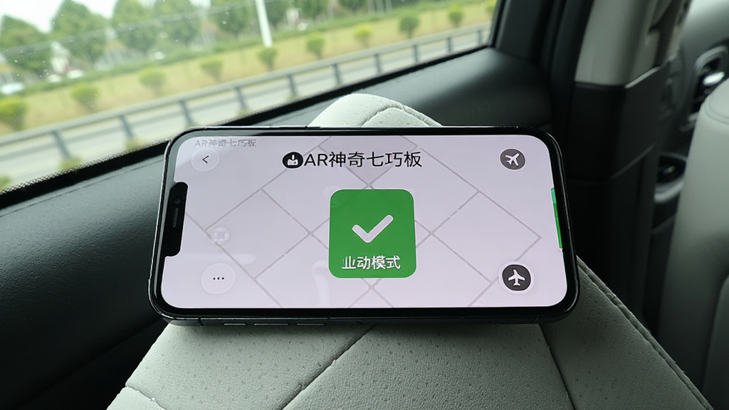 һ���ֻ������������������ϣ���Ļ��ʾ