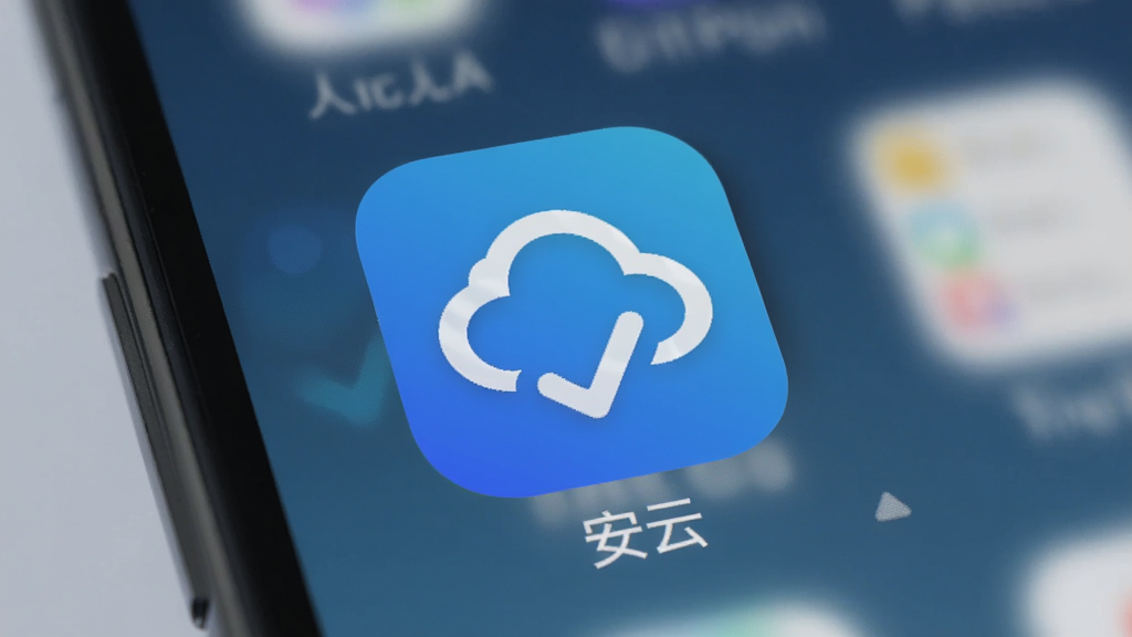 ͼƬչʾ���ǡ����ơ�APP���ֻ��ϵ�Ӧ��ͼ�꣬ͼ�걳��Ϊ��ɫ���䣬�м���һ����ɫ���ƶ�ͼ�����ƶ��·���һ���Թ����š���Χ������࣬���汳���黯��ͻ��ͼ�����壬���ʸɾ��޶���Ԫ�ء�