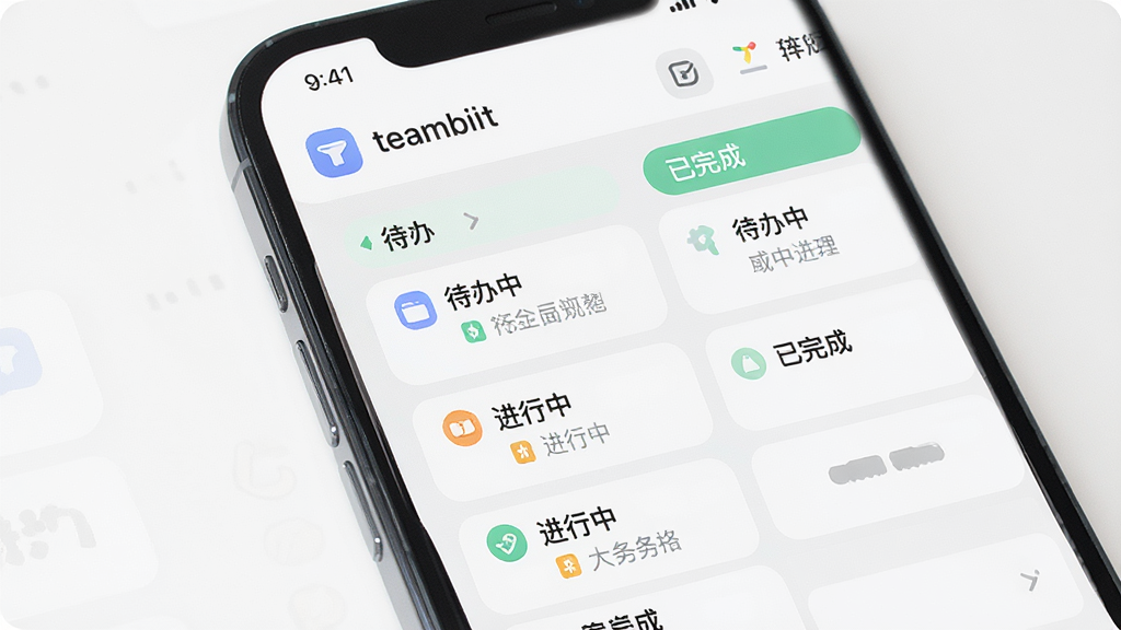 һ��չʾTeambitionӦ�����������ϸ��ͼ��������һ���ִ������ֻ���Ļ����Ļ����ʾ��Teambition�����񿴰���棬�������Ĵ��졢�����С�������б������ּ�࣬�Ű����룬����Ǳ�ƽ������磬ϸ�ڰ���Բ���ͼ����������������壬���ʸ��壬�ɾ����޶���Ԫ��