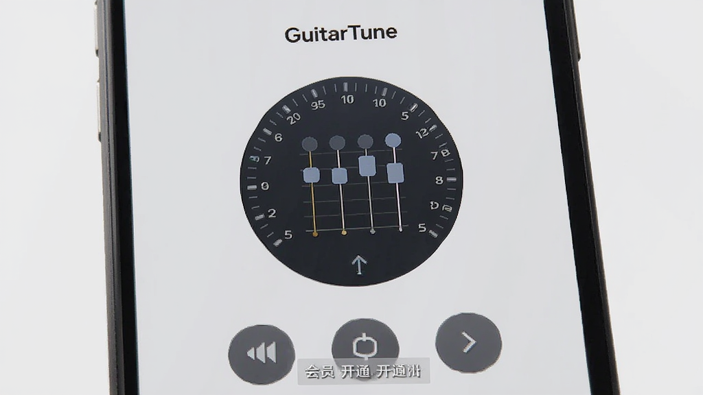 �ֻ���Ļ��ʾ��GuitarTune�������棬��Ļ�Ϸ�û�й�������·�û�л�Ա��ͨ��ʾ����������ֻ�е������̺ͼ�����ť��ť�������Ǵ�ɫǳ�ң����漫��ɾ���ͻ���޹�����ˬ�У����廭��