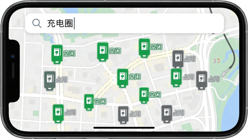 手机屏幕截图风格,画面中显示一张城市地图,地图上散布着绿色和灰色的充电桩图标,绿色图标旁标注着“空闲”字样,灰色图标旁标注着“占用”,地图上方有搜索栏,写着“充电圈”,风格简洁现代,画质干净,无多余元素